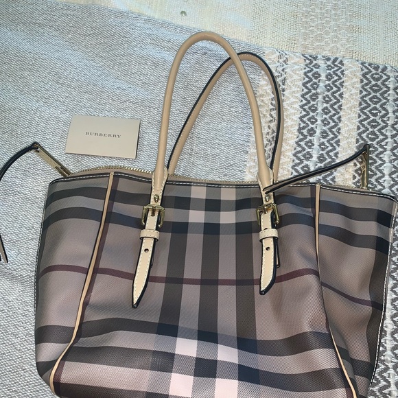 Burberry Purse - Picture 2 of 4